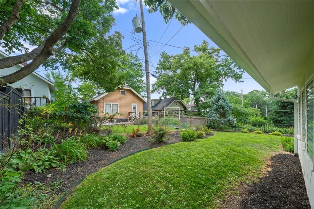 4827 Terrace St, Kansas City, MO 64112
