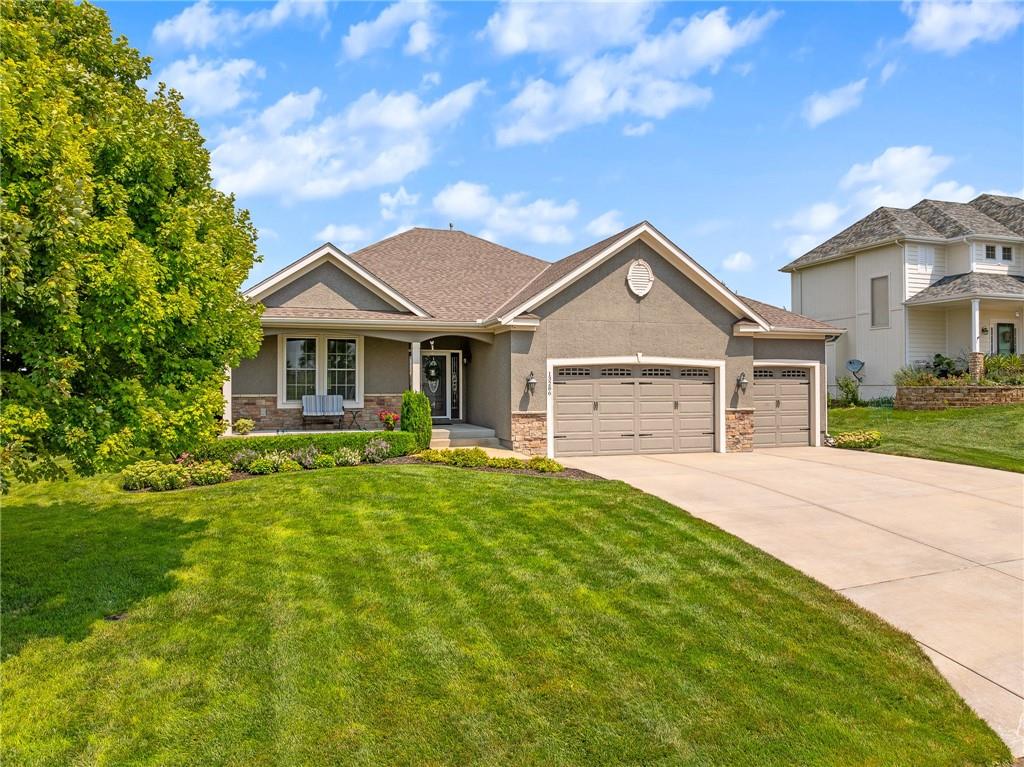 13286 Davis Ave, Bonner Springs, KS 66012