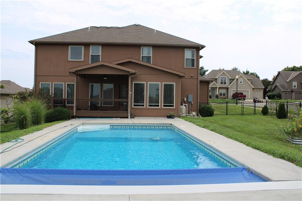 4701 Corinth Dr, St Joseph, MO 64506