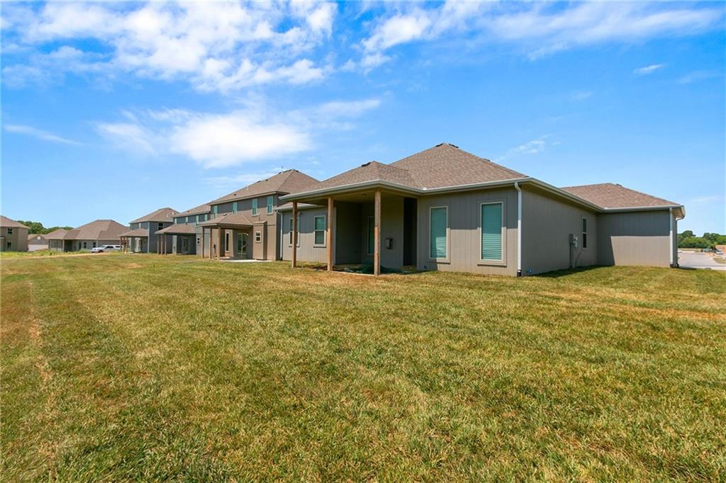 11028 N Corrington Ave, Kansas City, MO 64156