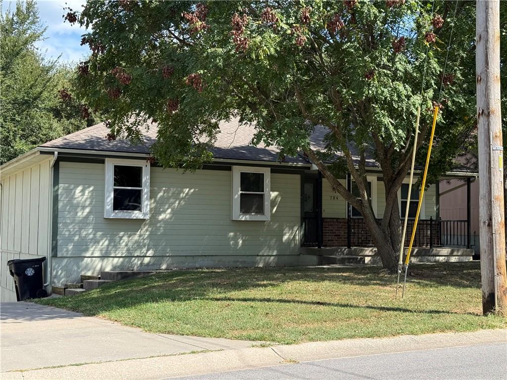 704 Hillcrest St, Pleasant Hill, MO 64080