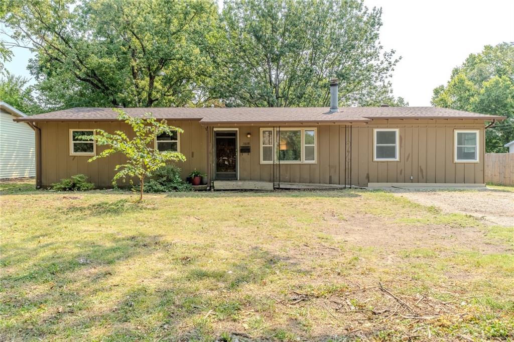 1608 S Malcolm Ave, Chanute, KS 66720