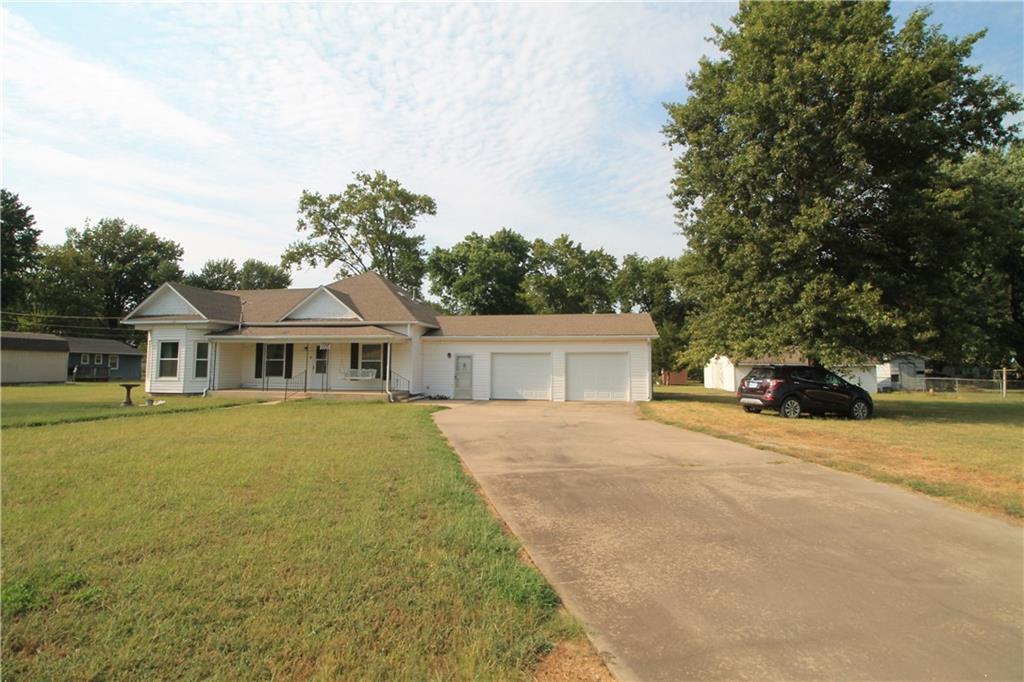 1005 E 4th St, Altamont, KS 67330