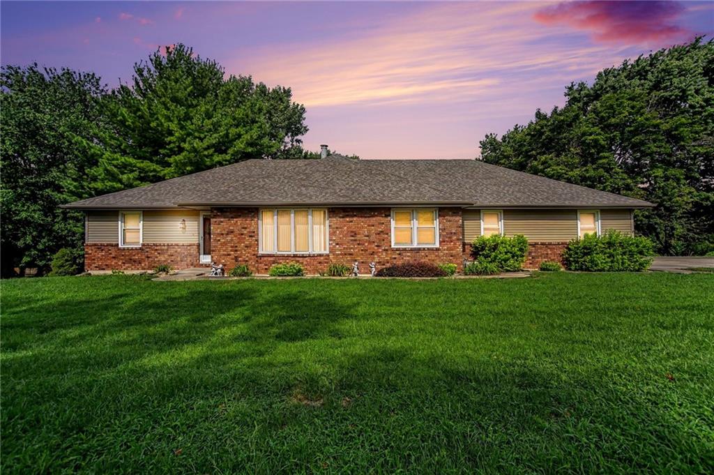5408 Osage Dr, St Joseph, MO 64503