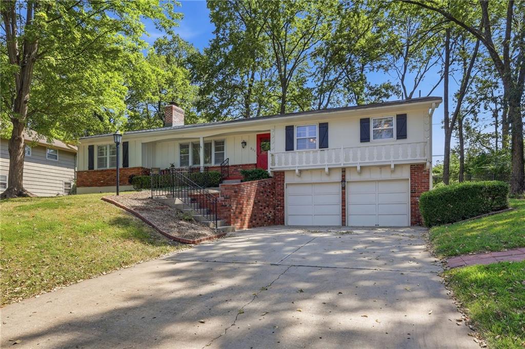 211 W 104th Ter, Kansas City, MO 64114