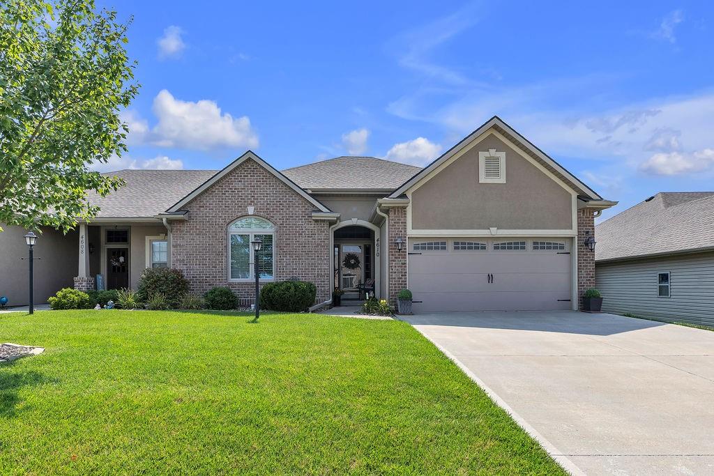 4610 W Stonebridge Dr, St Joseph, MO 64505