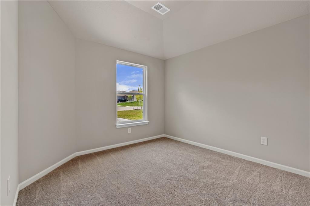 20279 W 195th St, Spring Hill, KS 66083