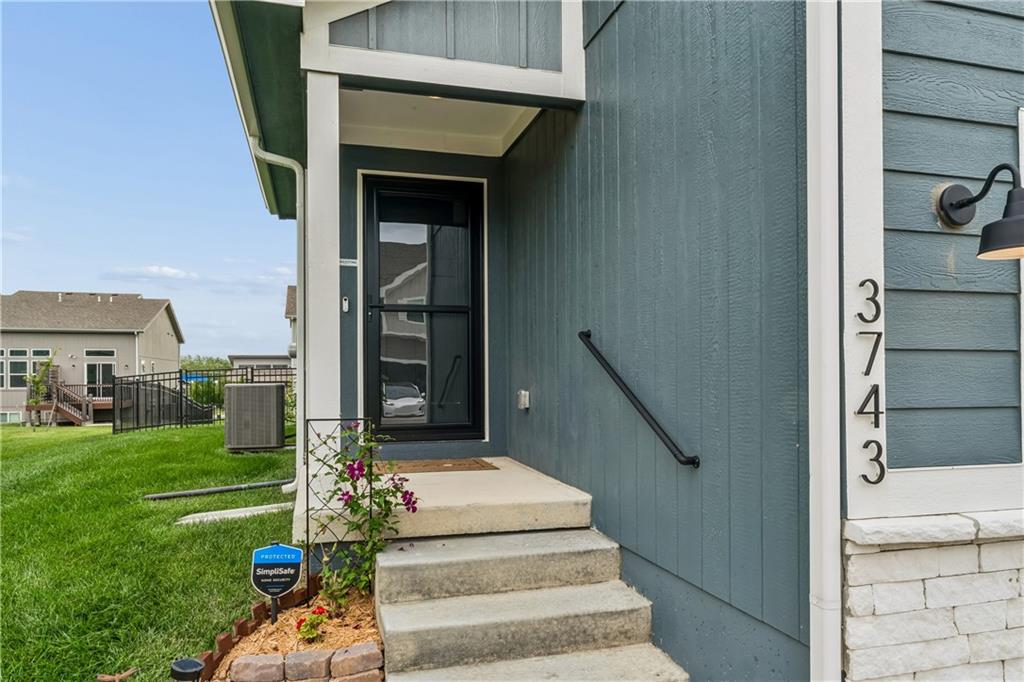 3743 SW Clayton Pl, Lee's Summit, MO 64082