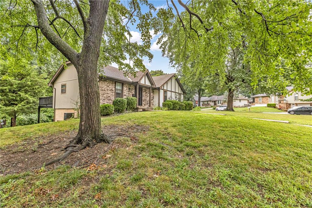 3612 NE Chapel Dr, Lee's Summit, MO 64064