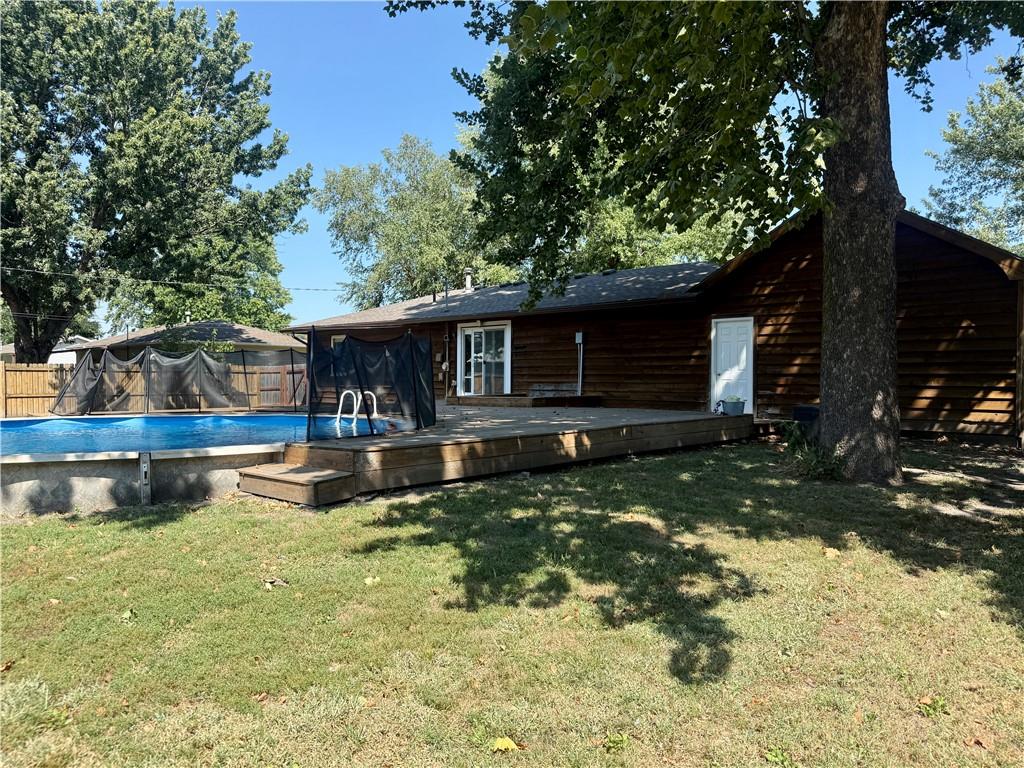 208 Willow Ln, Perry, KS 66073