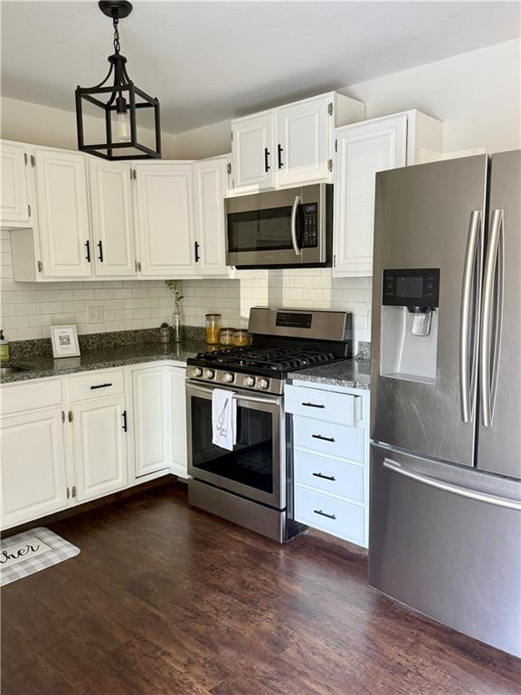 208 Willow Ln, Perry, KS 66073