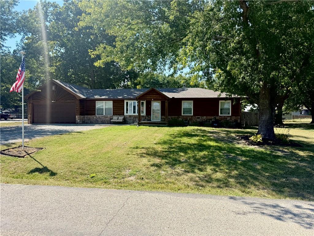 208 Willow Ln, Perry, KS 66073