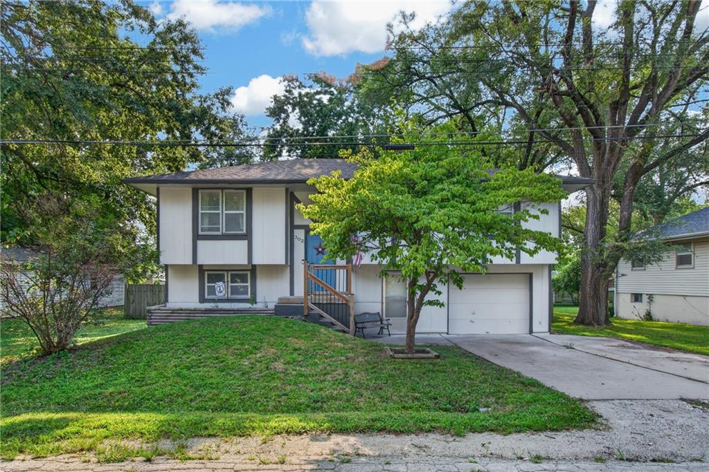302 N Clark St, Kearney, MO 64060