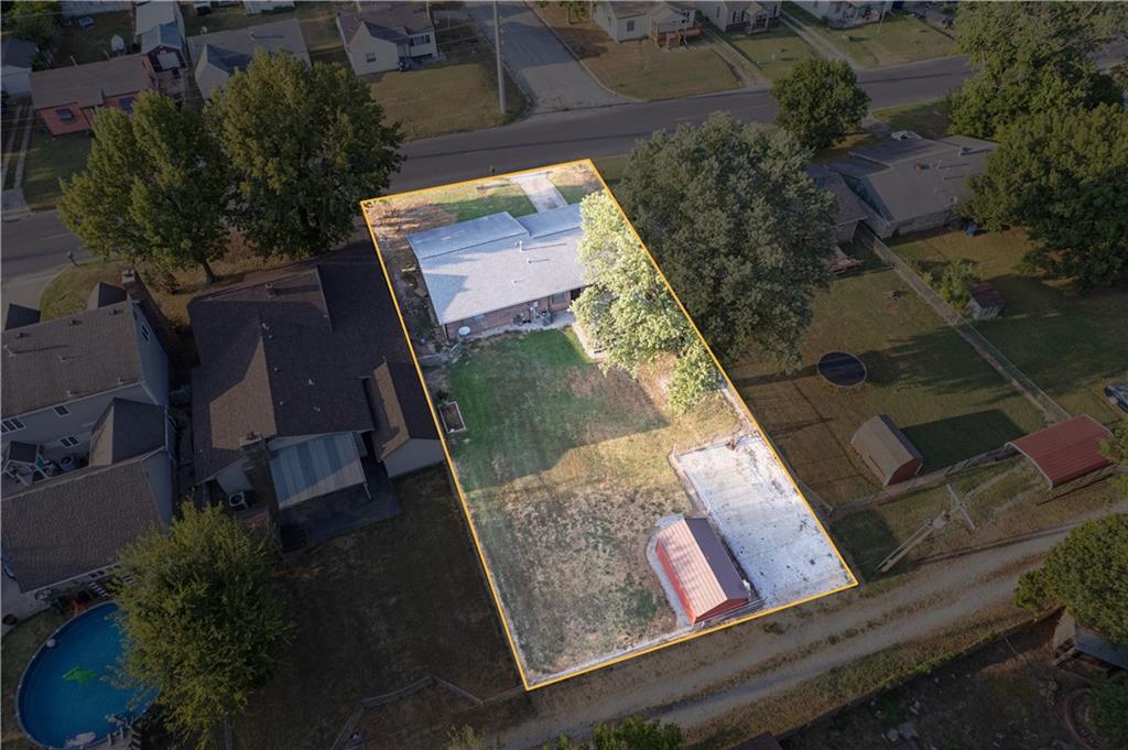 1307 W 1st St, Coffeyville, KS 67337