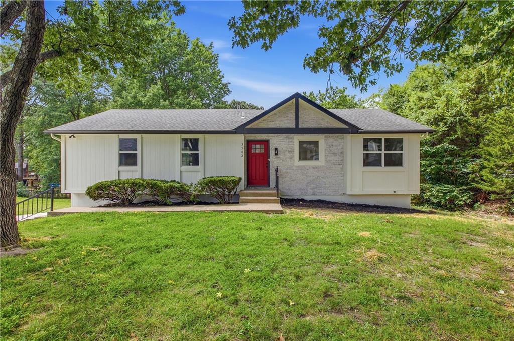 3702 NE Grant St, Lee's Summit, MO 64064
