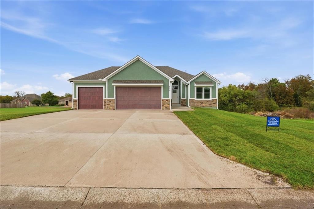12417 Black Oak Cir, Peculiar, MO 64078