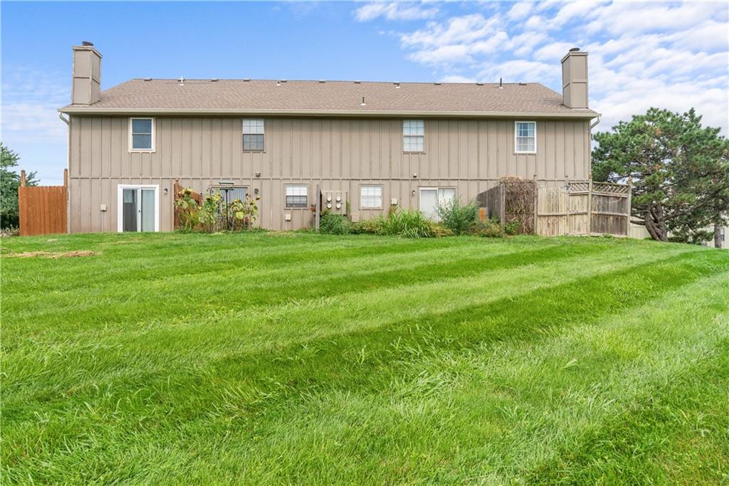 518 NE 6th St #D, Blue Springs, MO 64014