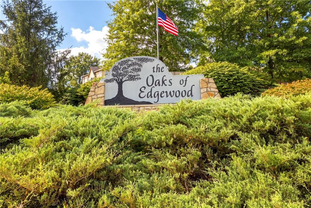 906 SW Bobcat St, Oak Grove, MO 64075