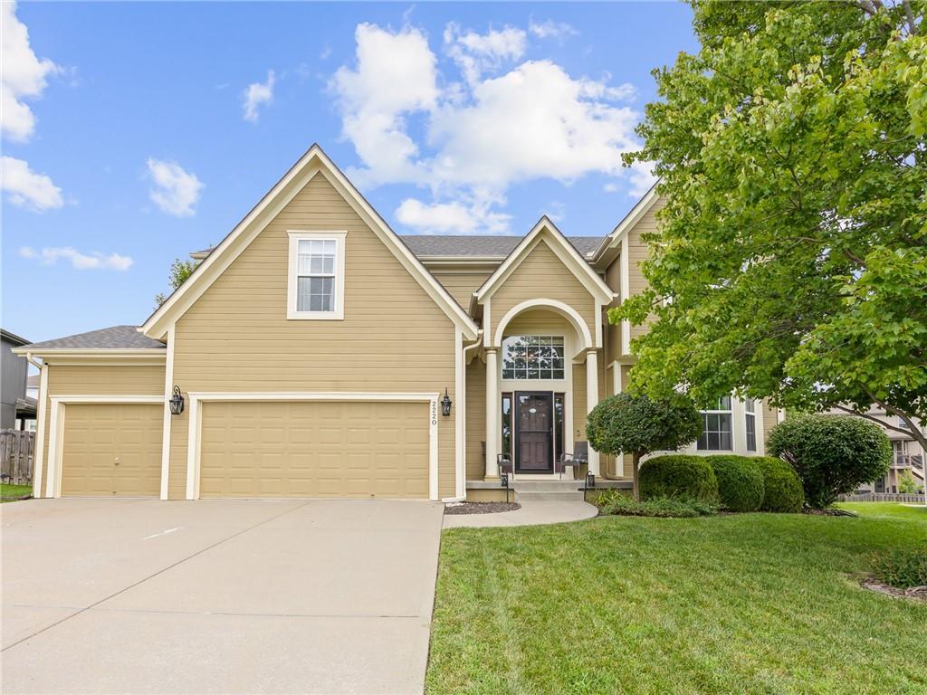 2220 Hawk View Rd, Lee's Summit, MO 64082