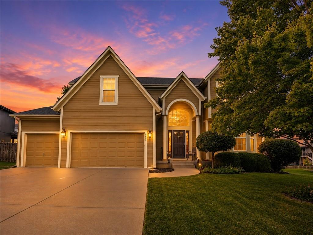 2220 Hawk View Rd, Lee's Summit, MO 64082