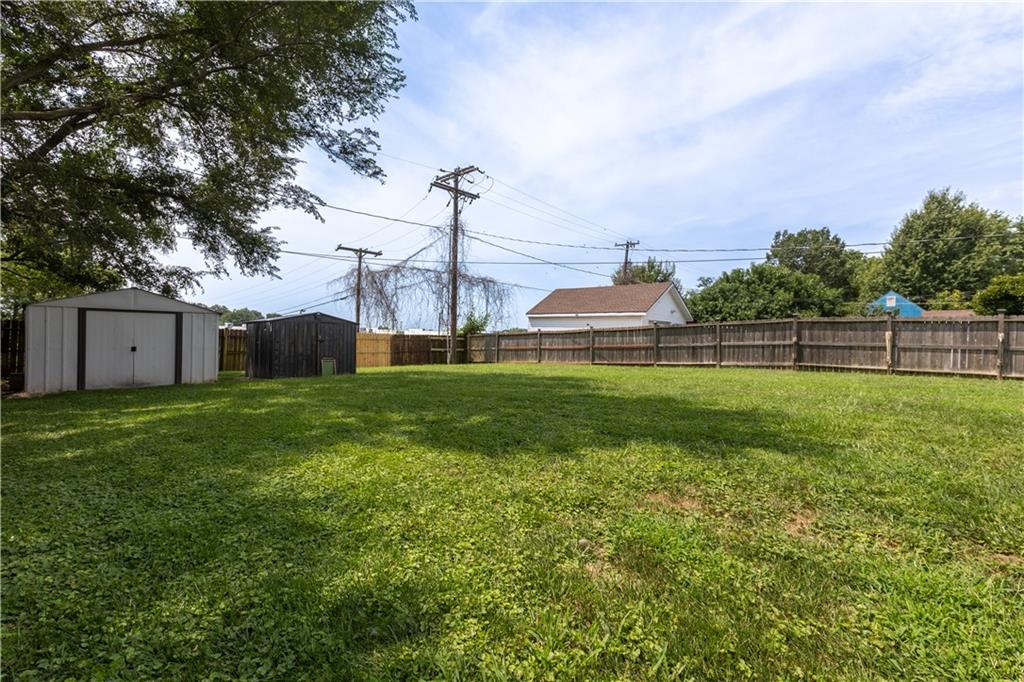607 NE 66th Ter, Gladstone, MO 64118