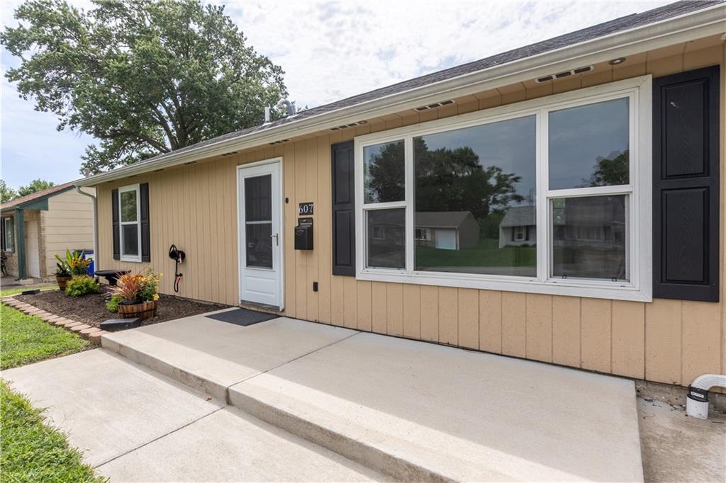 607 NE 66th Ter, Gladstone, MO 64118