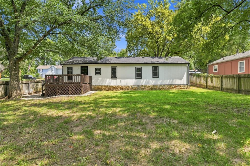 8310 Ottawa St, De Soto, KS 66018