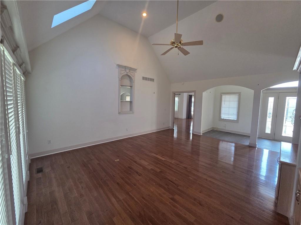 6095 Westwood Ct, Parkville, MO 64152