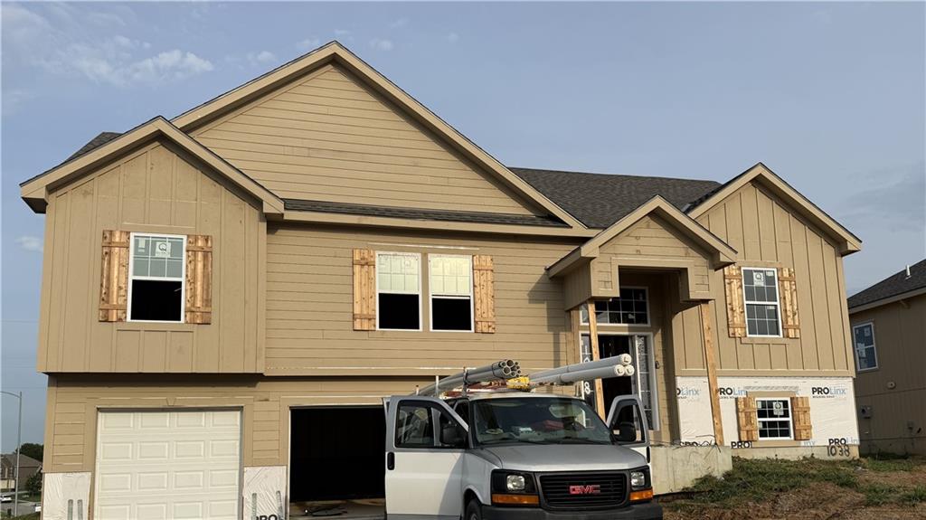 1038 Fir Ln, Liberty, MO 64068