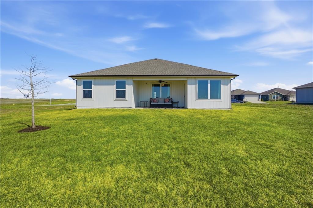 20303 W 195th St, Spring Hill, KS 66083