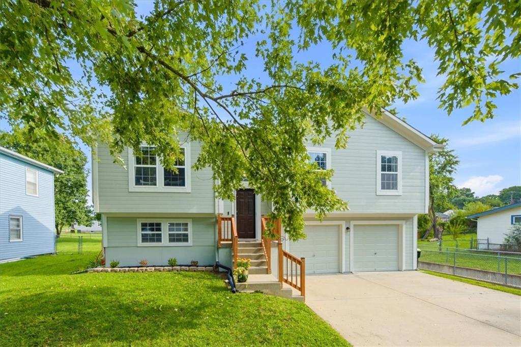 106 Georgia Ln, Belton, MO 64012
