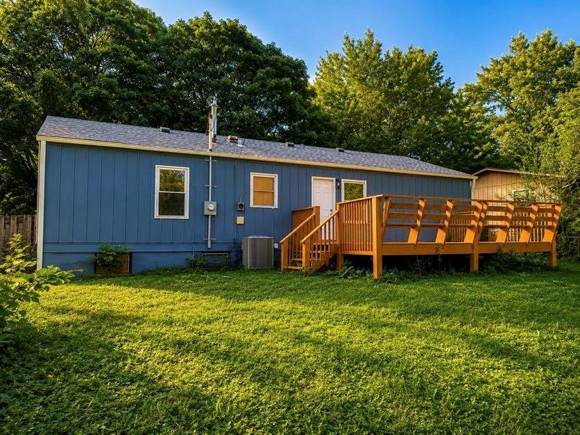 8613 E 92nd Ter, Kansas City, MO 64138