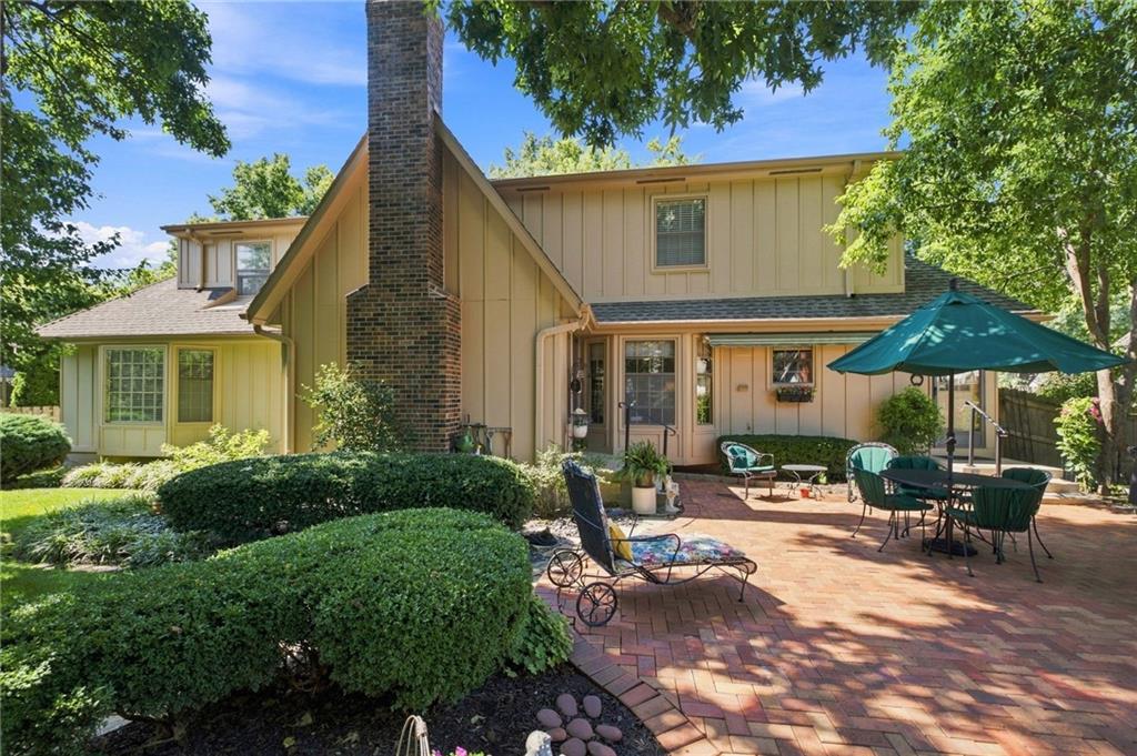 4965 Somerset Dr, Prairie Village, KS 66207