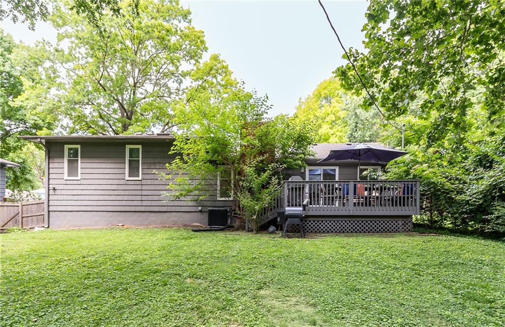 7231 Booth St, Prairie Village, KS 66208