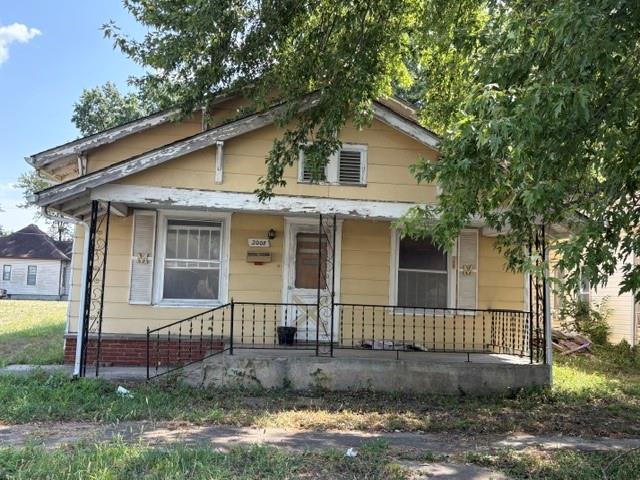 2008 Grand Ave, Parsons, KS 67357
