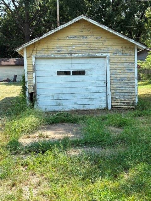 2008 Grand Ave, Parsons, KS 67357