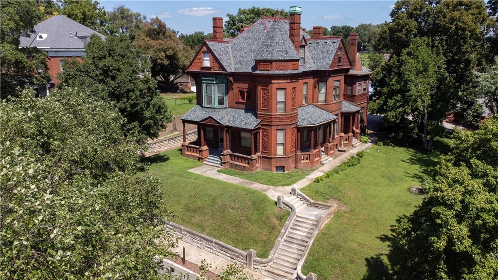 537 N 8th St, St Joseph, MO 64501
