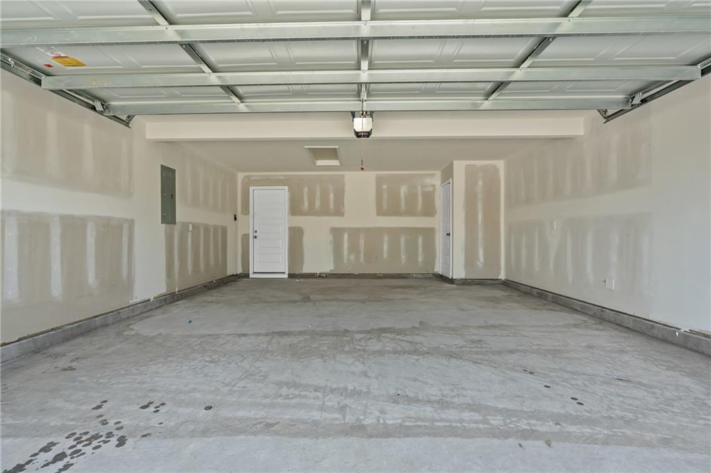 705 SW 6th Ter, Oak Grove, MO 64075