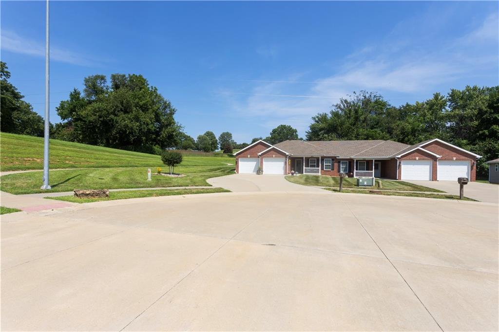 3221 Hickory Ridge Ct, St Joseph, MO 64503