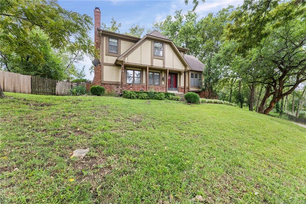 16042 Meadow Ln, Stilwell, KS 66085