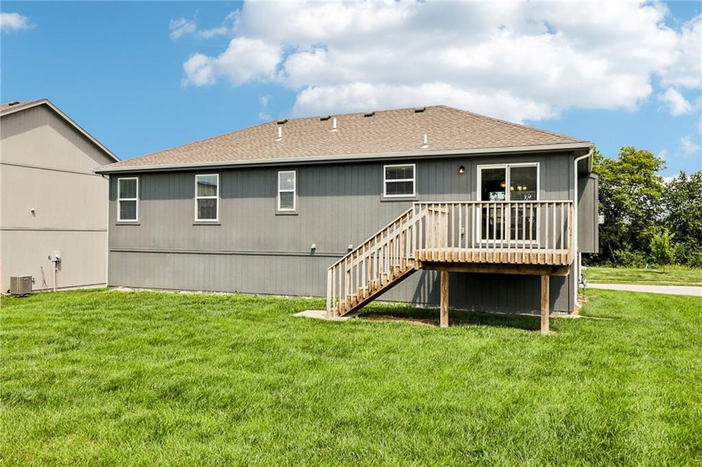 1701 NW Hilltop Ct, Grain Valley, MO 64029