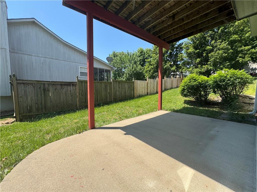 1301 Sawgrass Dr, Grain Valley, MO 64029