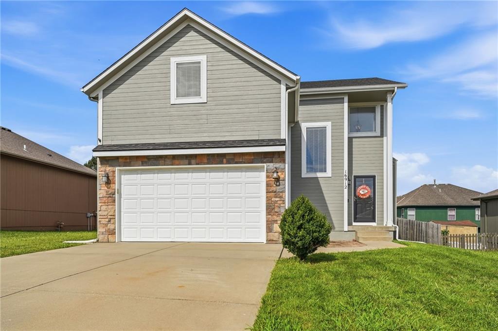 16912 Summit Dr, Belton, MO 64012