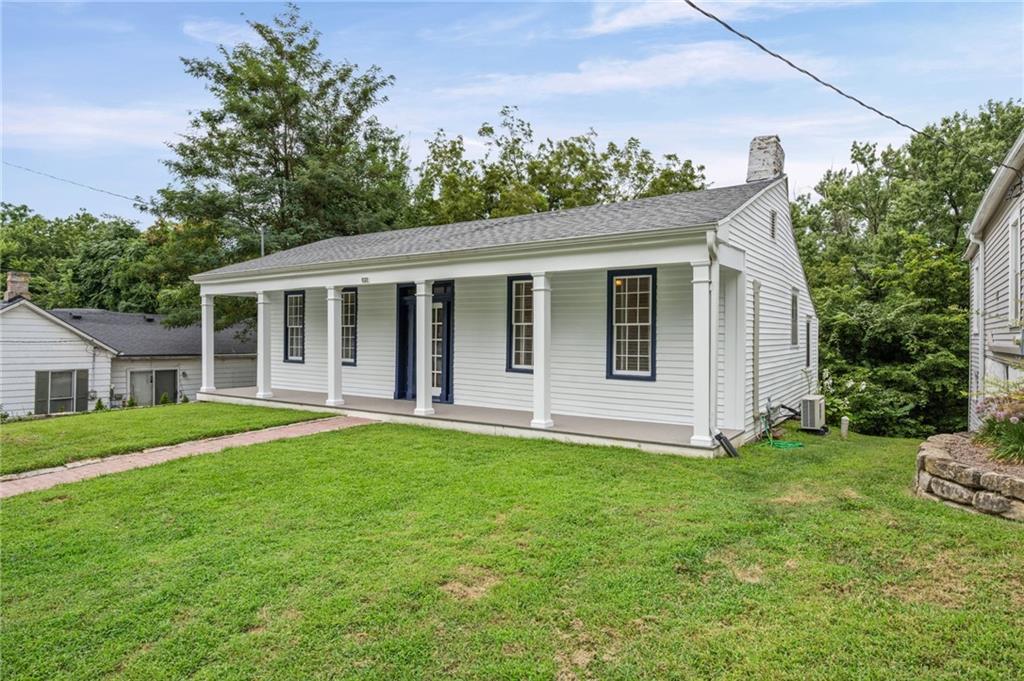 633 Main St, Weston, MO 64098