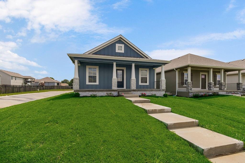1600 Cottonwood Creek Ave #9, Kearney, MO 64060