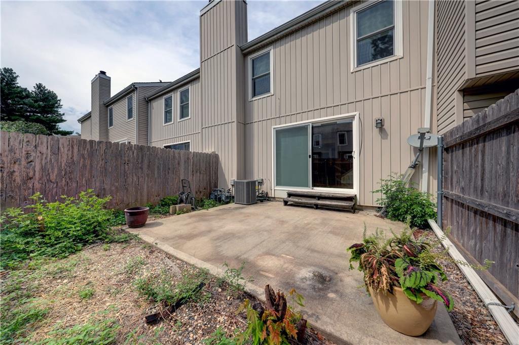 8588 W 108th Pl, Overland Park, KS 66210