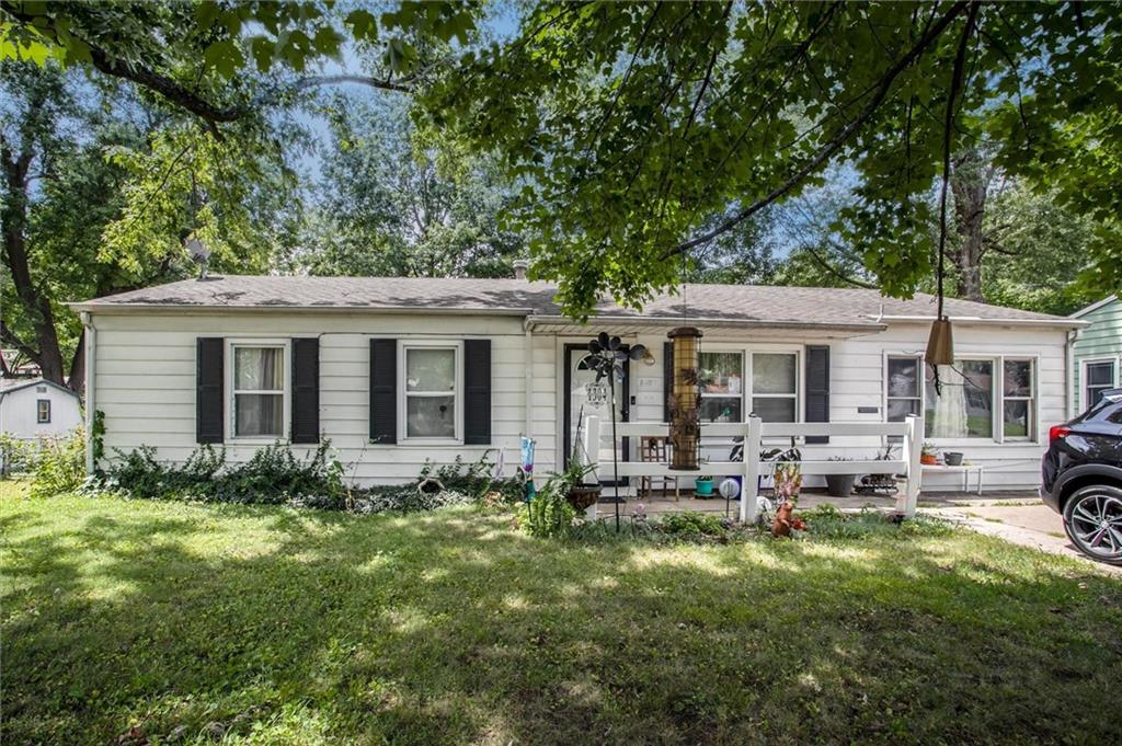 1304 N Indian Ln, Independence, MO 64056