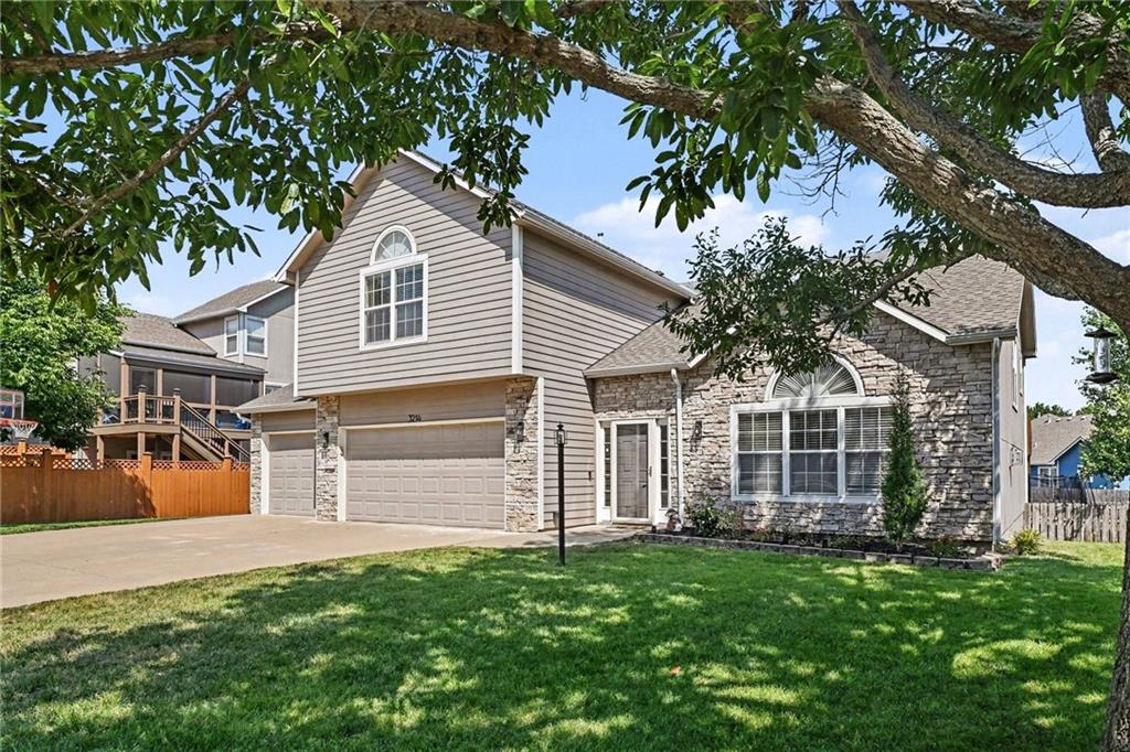 3214 Nottingham Ct, Lawrence, KS 66049