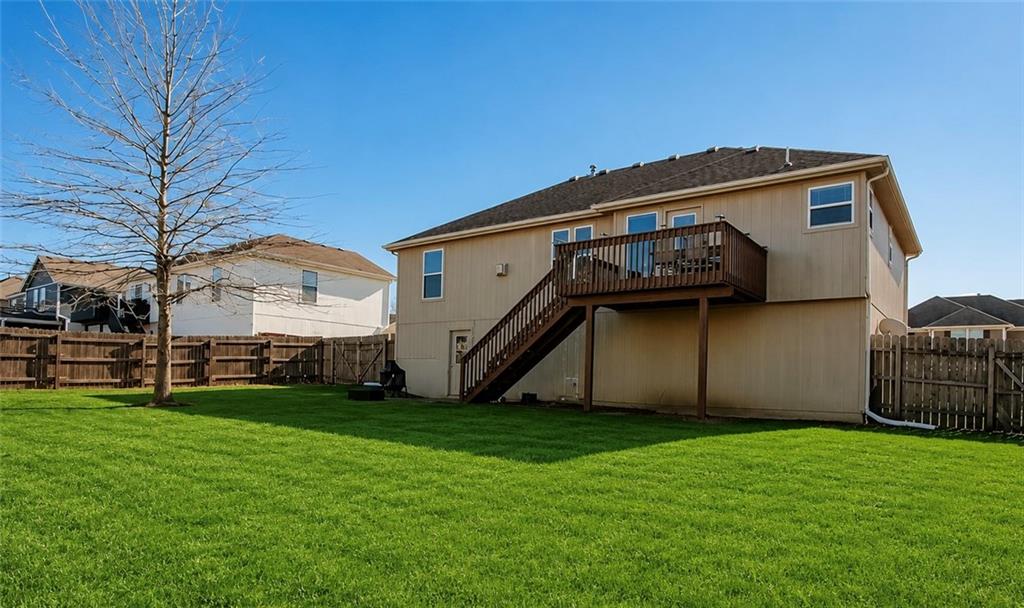 12204 White Oak St, Peculiar, MO 64078
