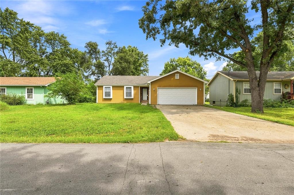 839 Elm St, Lawrence, KS 66044